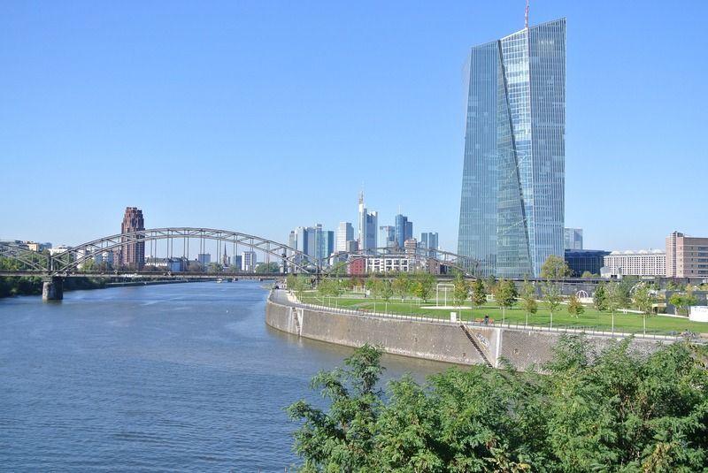 Pasear por la orilla del Main, una de las cosas que hacer en Frankfurt